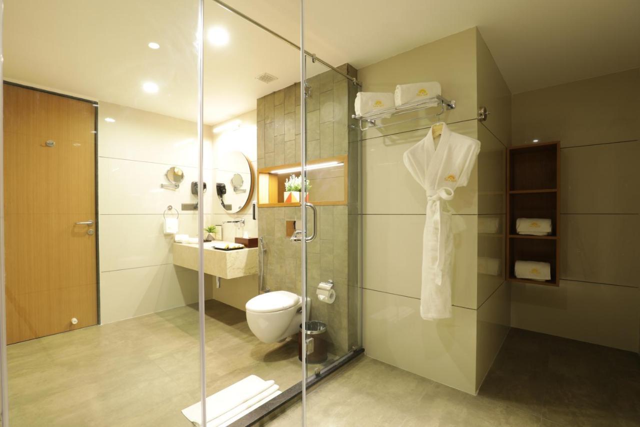 Tara Suns Hotel Vadodara Bagian luar foto