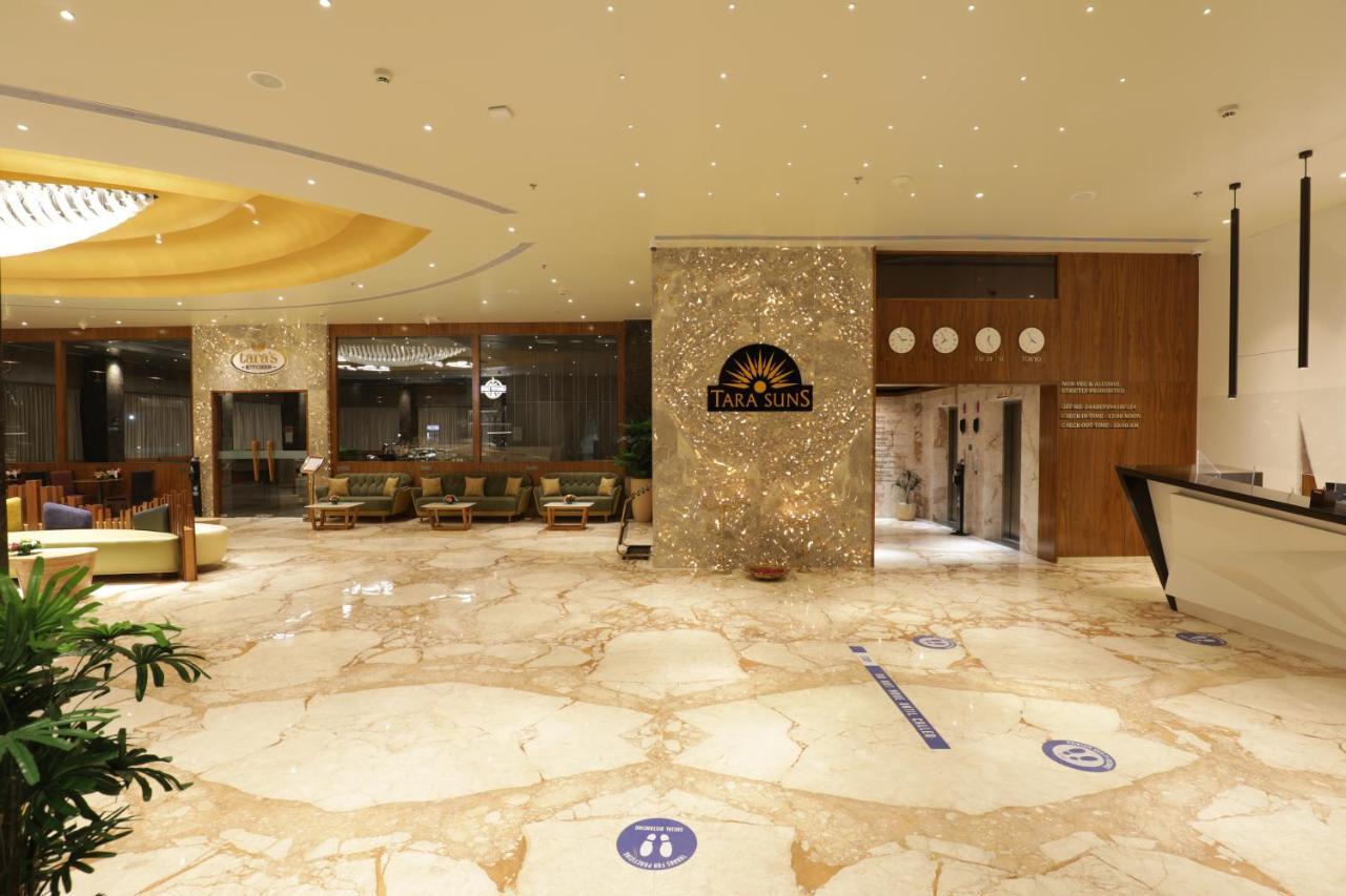 Tara Suns Hotel Vadodara Bagian luar foto