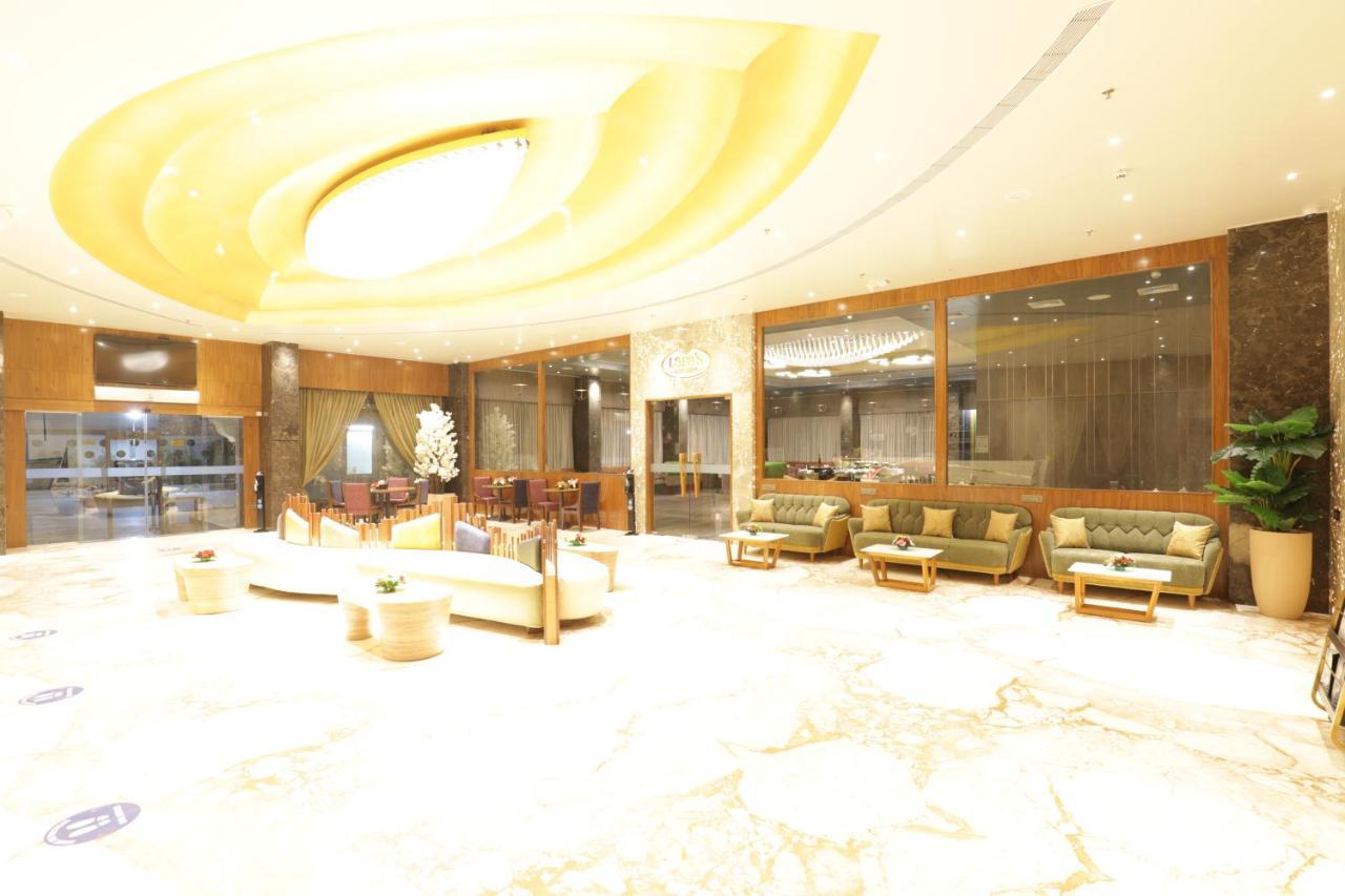 Tara Suns Hotel Vadodara Bagian luar foto