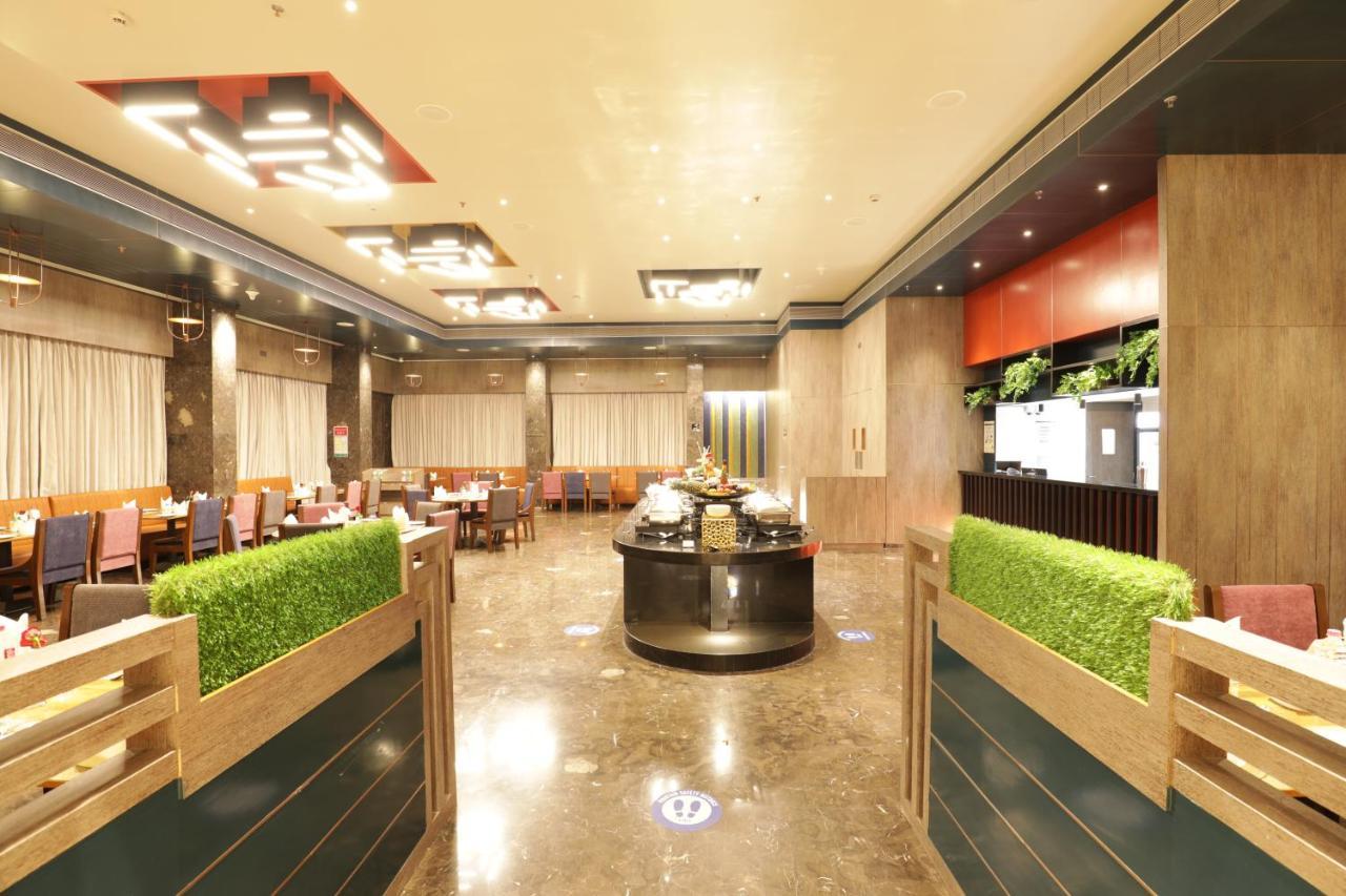 Tara Suns Hotel Vadodara Bagian luar foto