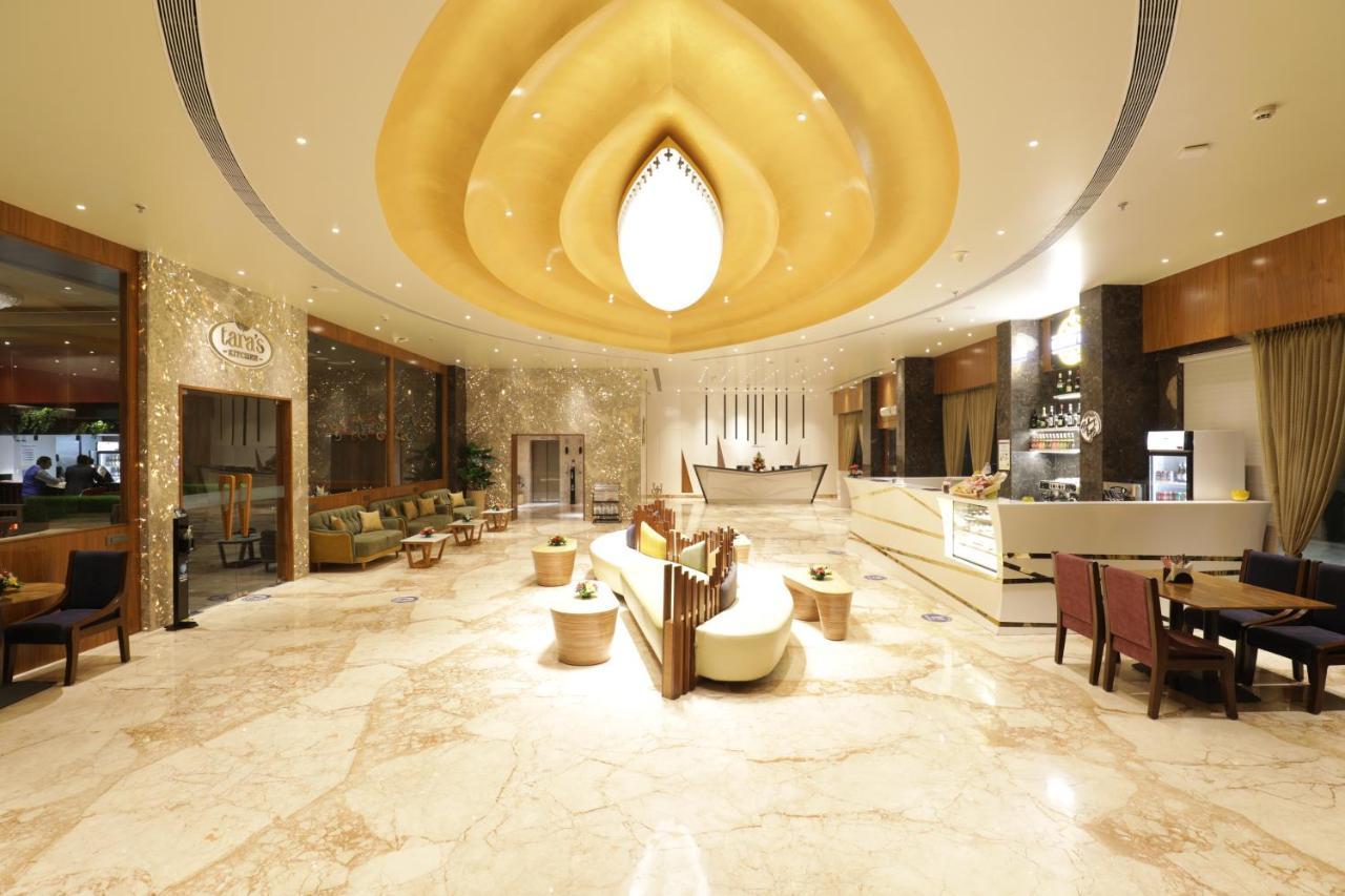 Tara Suns Hotel Vadodara Bagian luar foto