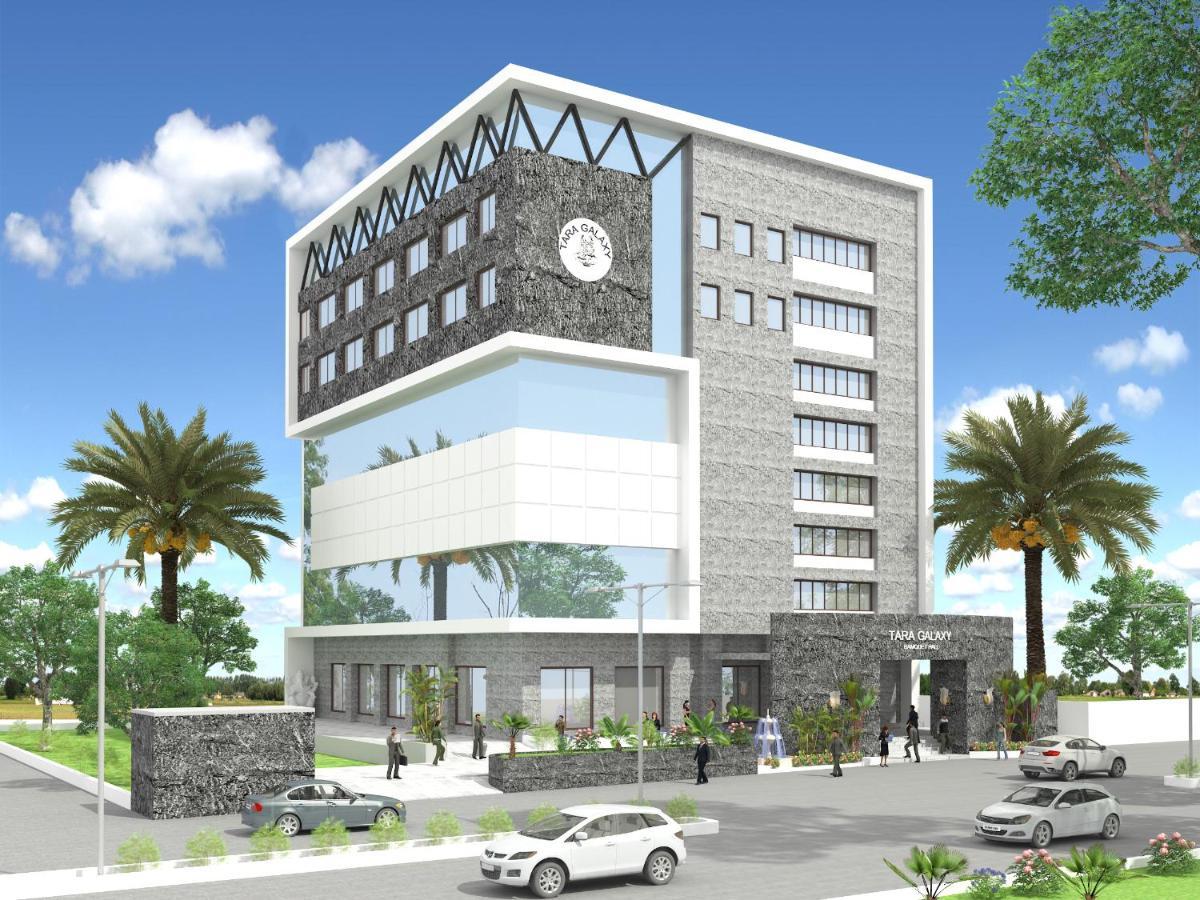 Tara Suns Hotel Vadodara Bagian luar foto