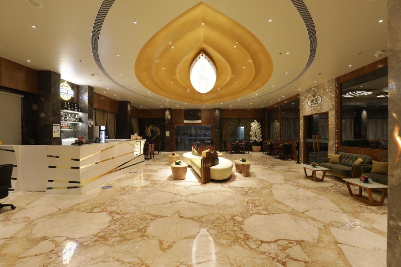 Tara Suns Hotel Vadodara Bagian luar foto